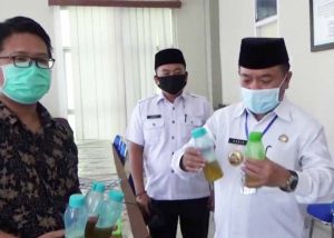 Al Haris Siapkan Ramuan Daun Sungkai Untuk Jurnalis Jambi yang Positif Covid-19