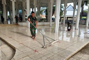 Cegah Corona, Korem Gapu Bersih-bersih di Masjid Agung Al Falah