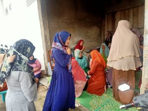 Saat Ikut Pengajian Ibu-ibu di Kota Jambi, Hesti Haris Tampil Elegan dan Sederhana