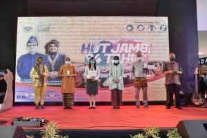 Gubernur Ajak Pelaku Usaha IKM-UKM Terus Tingkatkan Kualitas Produk
