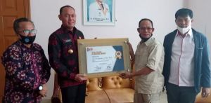 Terima PWI Jambi Award, Sukandar: Saya Bangga dan Terharu