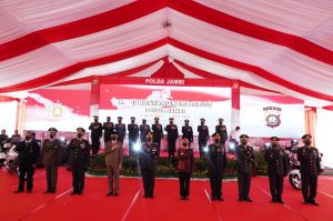 Danrem 042/Gapu Hadiri Upacara HUT Ke-75 Bhayangkara di Mapolda Jambi 