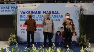 BI dan OJK Dorong Percepatan Vaksinasi Covid-19 Bagi Pelaku IJK dan SP