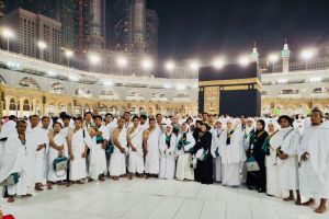 JNE Berangkatkan Pemenang Hadiah Umroh Lomba Content Competition dan Karyawan