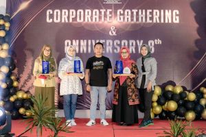 Sukses Gelar Anniversary Ke-8, Rumah Kito By WH Bagi-bagi Logam Mulia