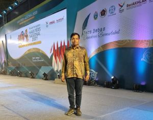 Ketua SMSI Jambi Mukhtadi Putranusa Terima Penghargaan Press Card Number One