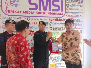 Dansat Brimob Polda Jambi Datangi Kantor SMSI