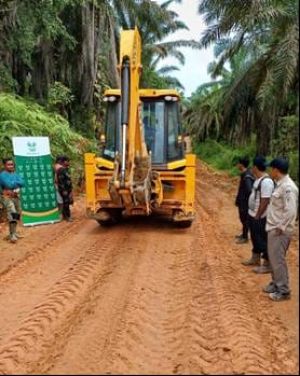 PT Rigunas Agri Utama Lakukan Perbaikan Jalan Antardesa di Kecamatan Sumay 