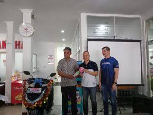Pelanggan Yamaha Jambi Dapat 1 Unit Motor Dari Program Gebyar Sobek Label Yamalube