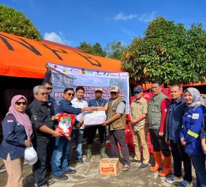SKK Migas - KKKS Salurkan Bantuan Bencana Banjir dan Longsor di Sumbar