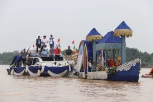 Festival Batanghari Dibuka, Ditandai Parade Perahu Hias, Lestarikan Tradisi Nenek Moyang