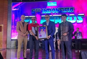 JNE Raih PR Person Awards Ketiga Kalinya di Ajang Indonesia Public Relations Summit 2024
