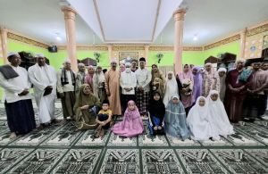 Safari Subuh di Masjid Al Hakim RT 46 Jelutung, Gubernur Al Haris Serahkan Bantuan Rp20 Juta