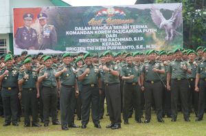 Korem Gelar Tradisi Penyambutan Danrem Heri Purwanto dan Pelepasan Brigjend Rachmad