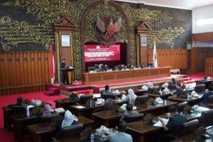 Pjs. Gubernur Apresiasi Pandangan Umun Fraksi DPRD Terhadap RAPBD 2025