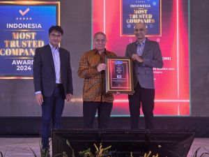 Konsisten Layanan Prima, JNE Raih Indonesia Most Trusted Companies Award 2024