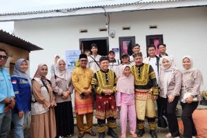 Gubernur Jambi Serahkan Rp 620 Juta untuk Bedah Rumah di Kerinci