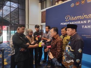 Gubernur Al Haris Terima Penghargaan dari BKKBN