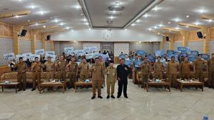 Gubernur Al Haris Serahkan Bantuan Kebakaran, Perahu Nelayan, UMKM dan Bedah Rumah Senilai Rp2,24 M 