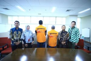 OJK Serahkan Tersangka Tindak Pidana Sektor Jasa Keuangan ke Kejaksaan Negeri