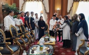 Apresiasi Atlet Berprestasi, Gubernur Al Haris Umrohkan Orang Tua Peraih Emas PON Aceh–Sumut