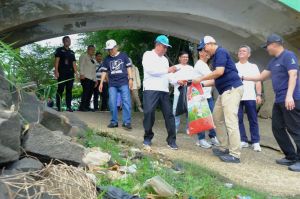 Gotong Royong Massal di Danau Sipin, Pemprov Jambi Wujudkan Gerakan Indonesia ASRI