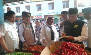 Wagub Pimpin Sidak Pasar Angso Duo, Pastikan Harga Pangan Stabil