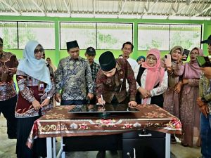 Wujudkan Kota Jambi Tangguh, Wawako Diza Resmikan TPS 3R ke-12 di Kampung Pajero
