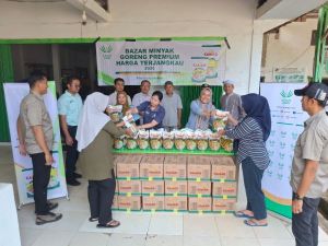 Asian Agri Salurkan 11.300 Liter Minyak Goreng Melalui Bazar Ramadan di Jambi
