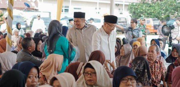 Kemas Faried Reses di Telanaipura, 400 Paket Sembako Dibagikan 