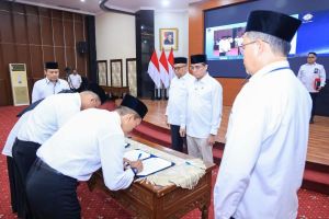 Lantik 10 Pejabat, Menaker Tekankan Penguatan K3 dan Tata Kelola yang Akuntabel