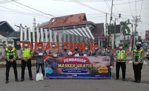 SMSI Kerinci-Sungai Penuh Peduli, Bagikan 10 Ribu Masker kepada Pengendara