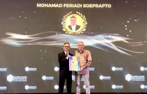 Presiden Direktur JNE Raih Penghargaan CEO of The Year di Indonesia Logistics Award 2026